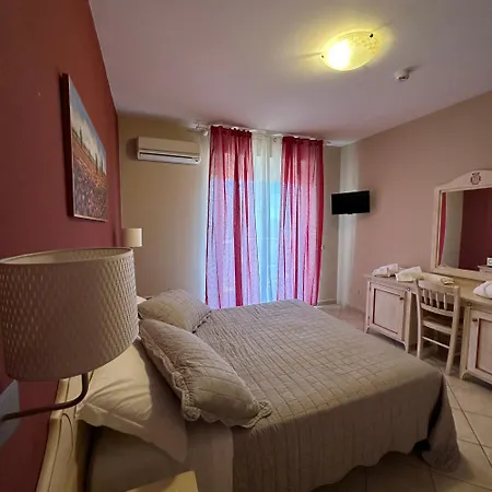Le Residenze Di Santa Costanza - Le Dimore Apartmanhotel 2*