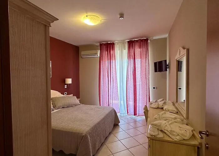 Apart-hotel Le Residenze Di Santa Costanza - Le Dimore
