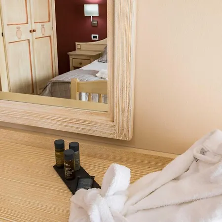 Aparthotel Le Residenze Di Santa Costanza - Le Dimore 2*